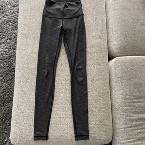 Grey Lululemon wonder under high rise 28”